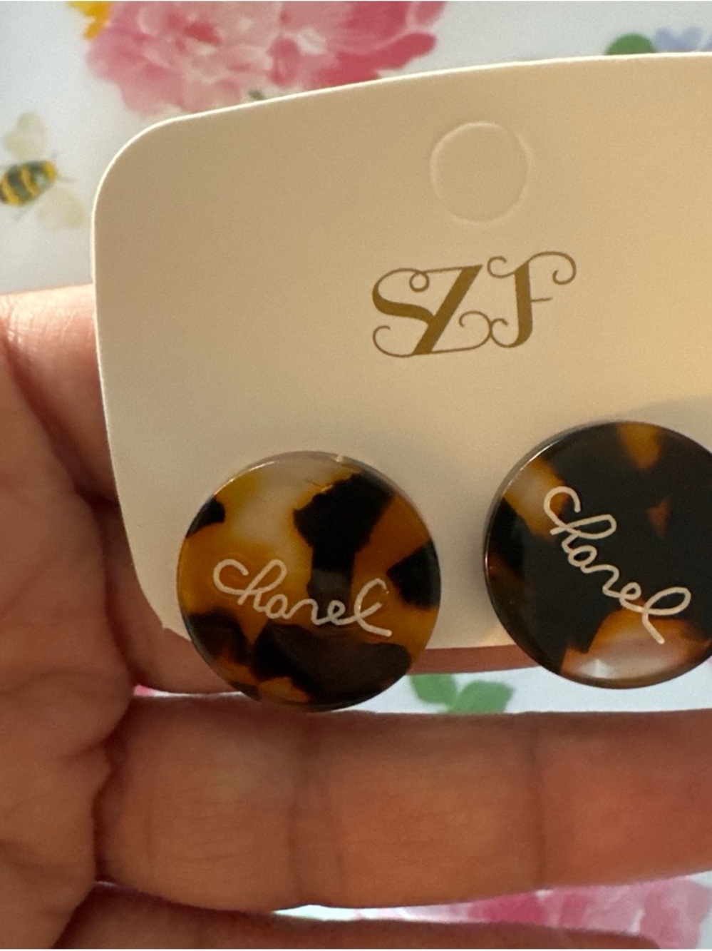 Tortoiseshell Script Round Button Earrings